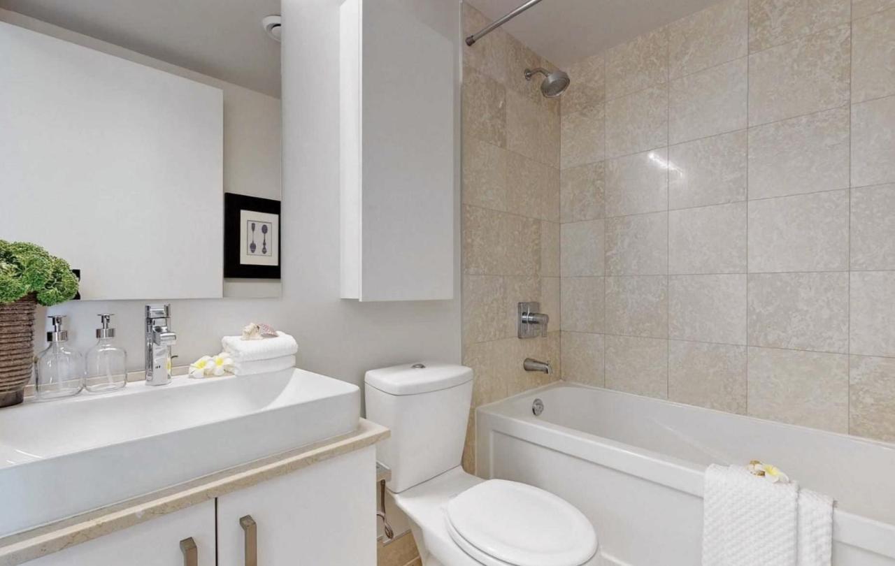 Central Condo In The Heart Of Toronto Exterior foto
